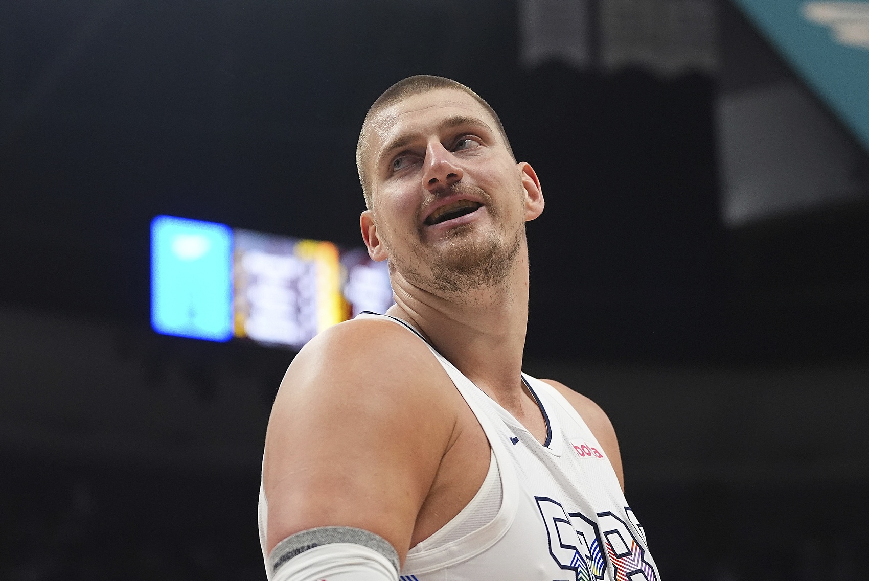 乐鱼体育在线登陆-美记：若75大晚评一年约基奇可能入选 他如今的荣誉能稳进名人堂